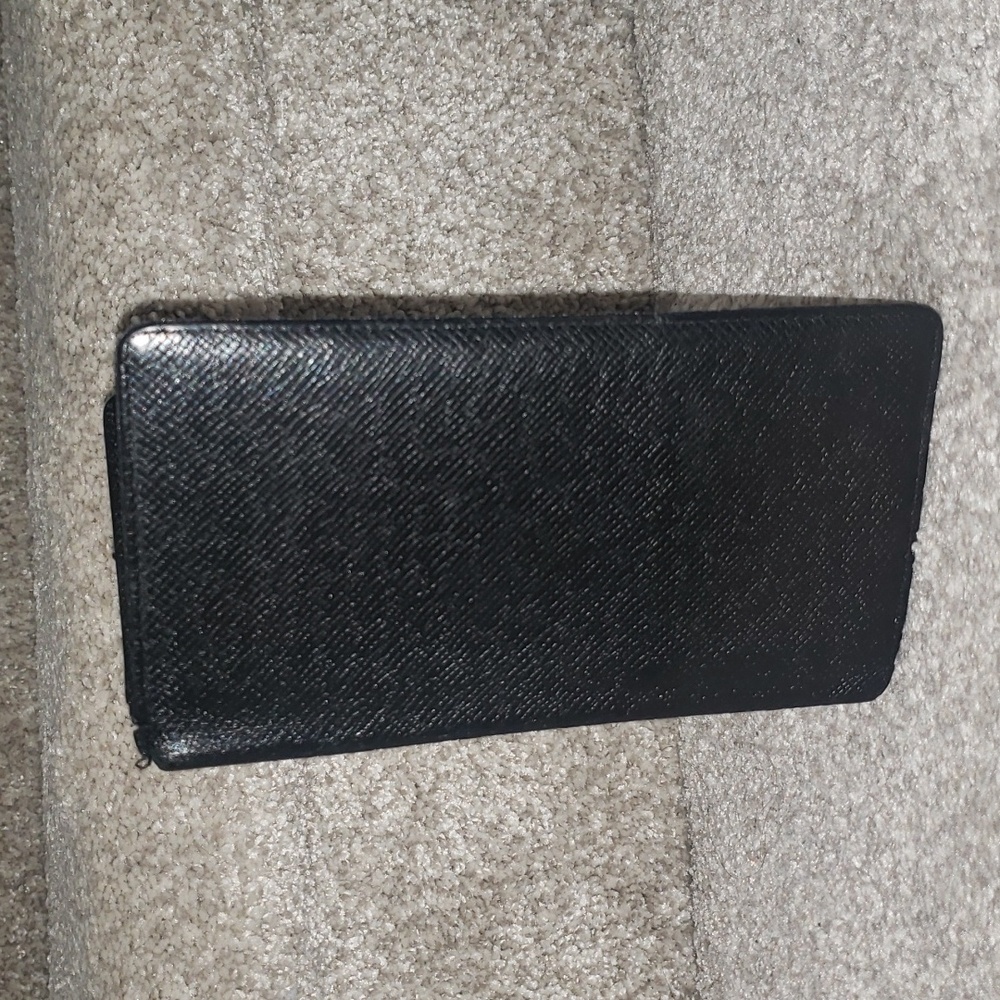Louis Vuitton taiga Black Leather Brazza